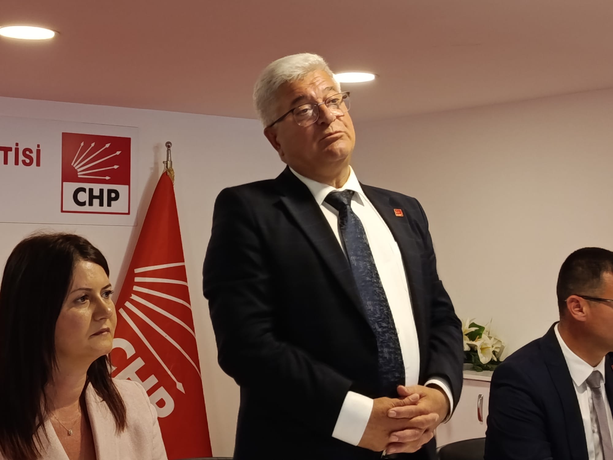 Cumhuriyet Halk Partisi (CHP) Edirne Merkez İlçe Başkanlığı'nda Kurban Bayramı dolayısıyla geleneksel bayramlaşma töreni düzenlendi.